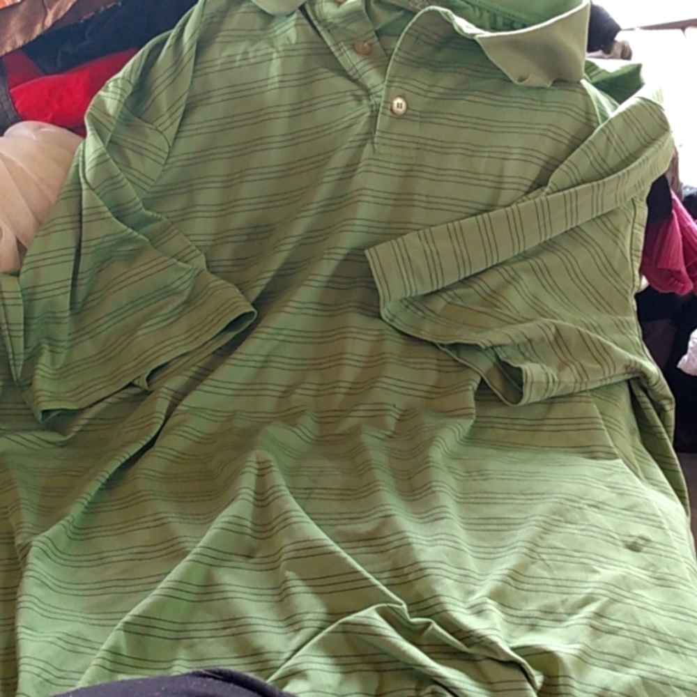 A short sleeved shirt